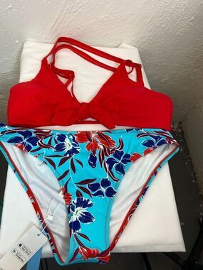 CUPSHE WOMENS MED 2 PIECE BIKINI FLORAL NEW -